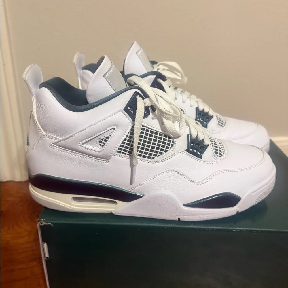 Air Jordan 4 Retro White/Oxidized Green Like New With Box Size 11 FQ8138-103